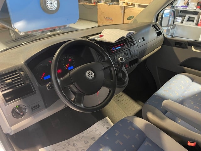 VW Caravelle LR TDI D-PF MOTION - Image 10