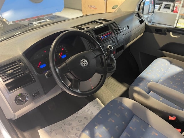 VW Caravelle LR TDI D-PF MOTION - Image 11