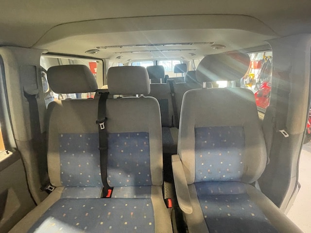 VW Caravelle LR TDI D-PF MOTION - Image 12