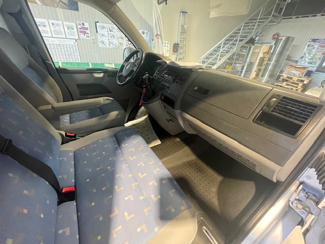 VW Caravelle LR TDI D-PF MOTION - Image 13