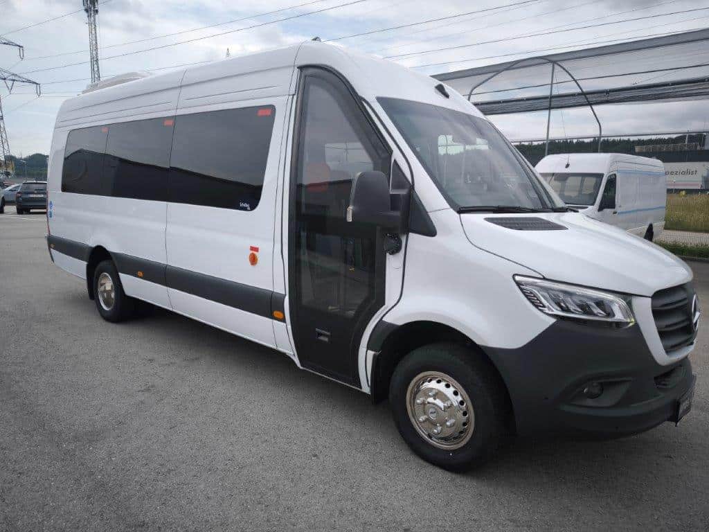 Mercedes Benz 519 CDI Schulbus m. Rampe