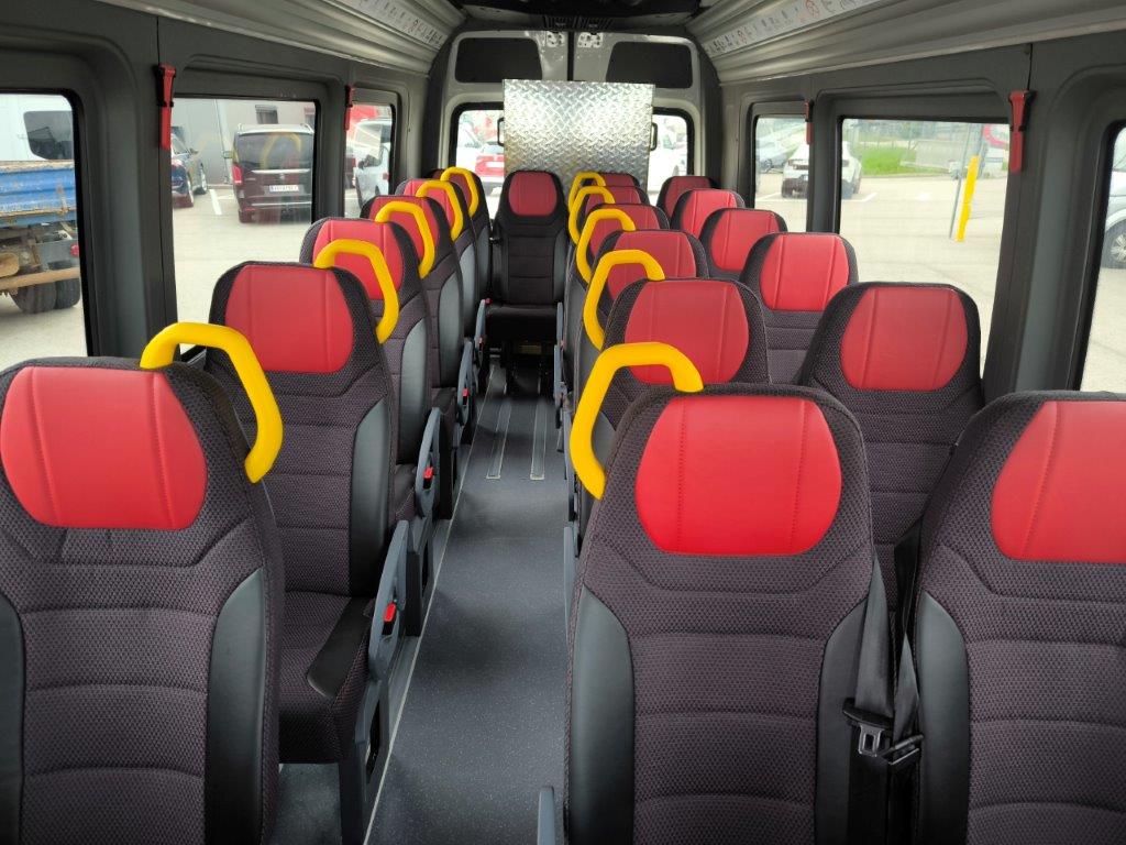 Mercedes Benz 519 CDI Schulbus m. Rampe - Image 9