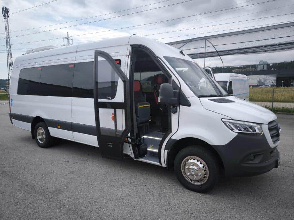 Mercedes Benz 519 CDI Schulbus m. Rampe - Image 13